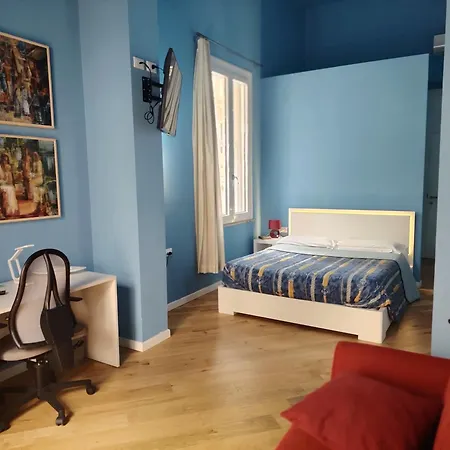 Falstaff Rooms & Suites-2